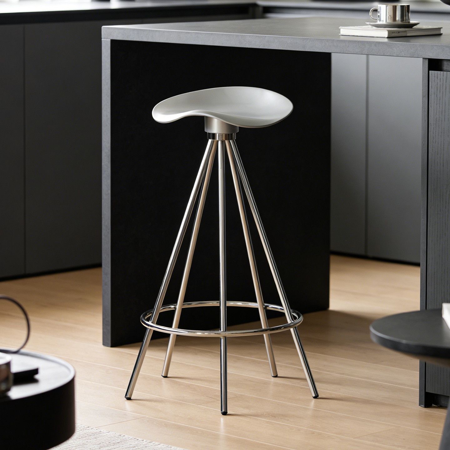 Home Bar Stools - Modern Simplicity Jamaica Retro Swivel Bar